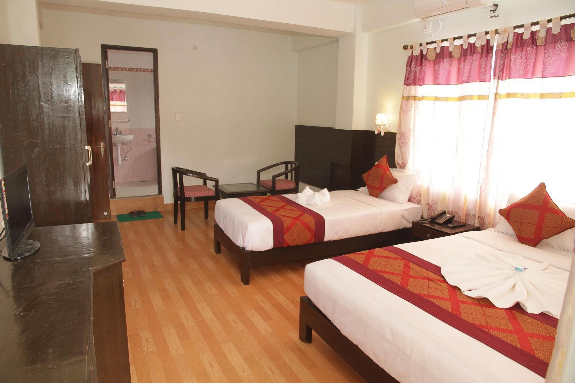 Hotel Center Lake โพคารา ภายนอก รูปภาพ